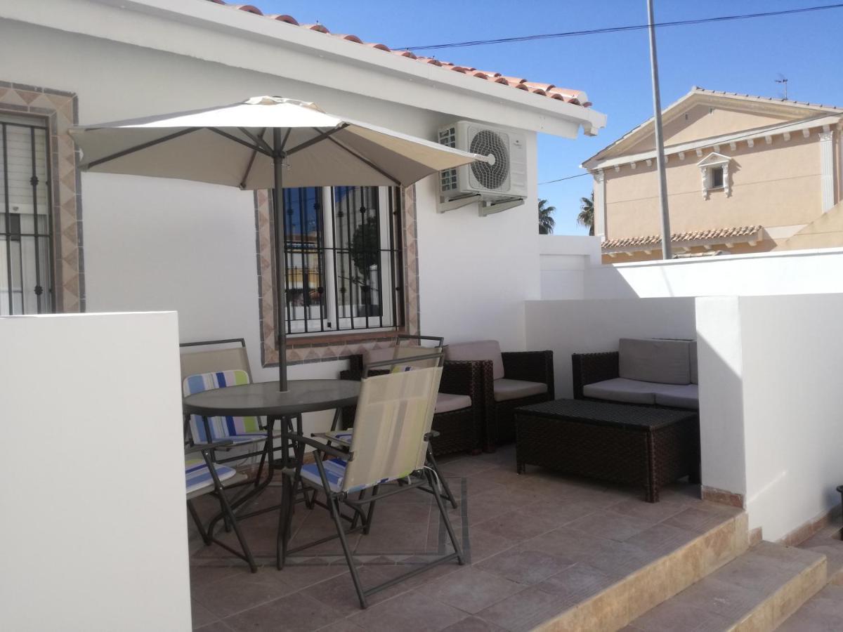 2 Bedroom Newly Renovated Bungalow Close To Bars & Restaurants Los Alcazares Bagian luar foto