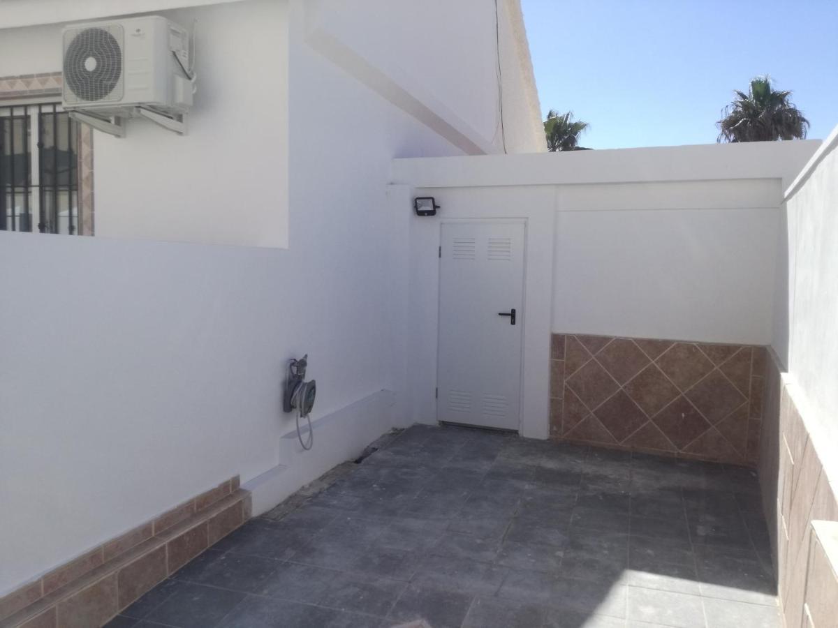 2 Bedroom Newly Renovated Bungalow Close To Bars & Restaurants Los Alcazares Bagian luar foto